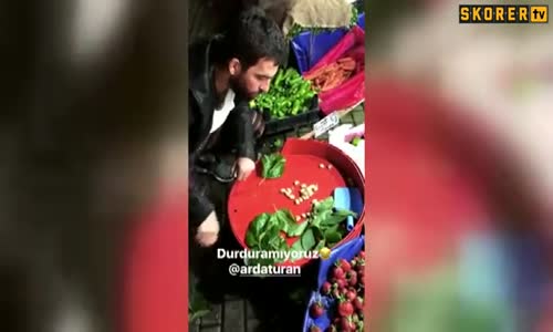 Arda Turan'ın Meyve Keyfi