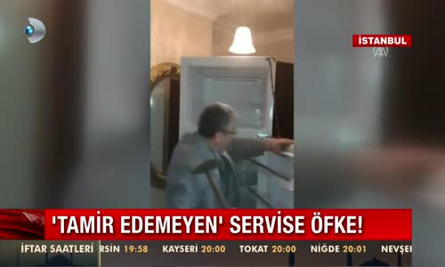 Servise Sinirlenip Buzdolabını Çekiçle Parçalayan Vatandaş