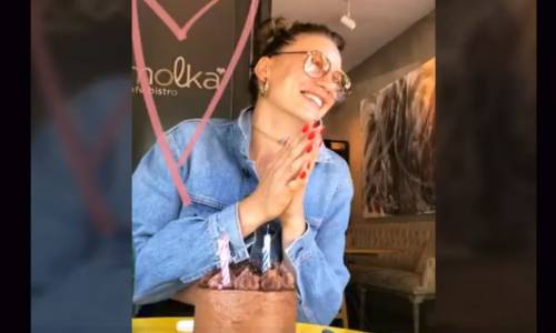 Doğum Günü Olan Serenay Sarıkaya Önce Pasta Üfledi Sonra Tatile Gitti