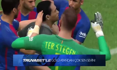 Pes'de Barcelona'nın Golünde Hakemde Sevinirse