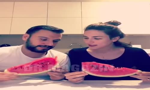 Alişan Ve Buse Varol'dan Karpuz Yeme Yarışması