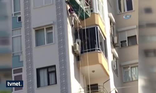 İskelede Can Pazarı Kamerada...10 Metre Yükseklikte Asılı Kaldı!