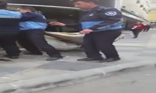 Mersin'de Zabıtalar Tarafından Arabasına El Konulan Kağıt Toplayıcısı Çocuk