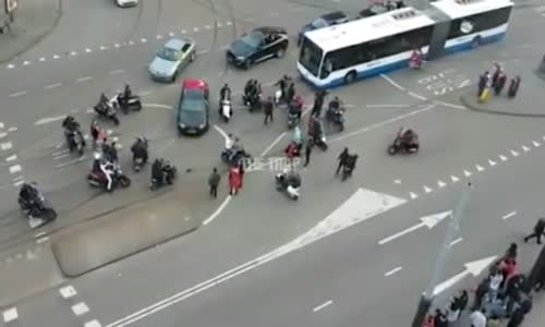 Türklerin Amsterdam'da Trafiği Engellemesi