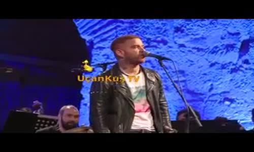 Athena’dan İlkleri̇n Yaşandığı Bi̇r Konser