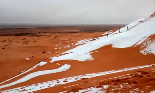  Sahra Çölünün  Bir Bölgesi Karlar Altında Kaldı