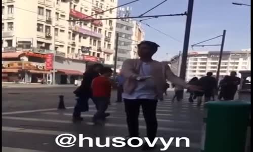 Başkasının Yerine Utanmakta Zirve Yaşatan Genç