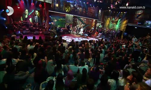 Beyaz Show- Tolgahan Sayışman ve Eşinden Jarnana Düeti!