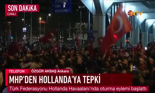 Hollanda'daki MHP'liler, Hollanda Havaalanı'nda Oturma Eylemi Başlattı.