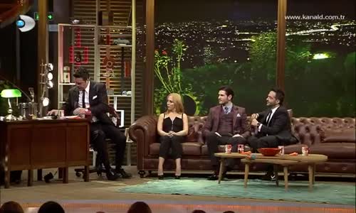 Beyaz Show'da Konukları Gülme Krizine Girdi