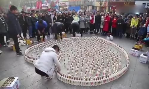 Soya Sütü Şişesi İle Evlenme Teklifi Yapmak