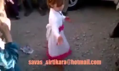 Güzel Bir Çocuk Dansı