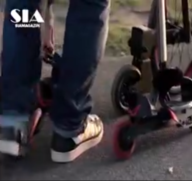 Scooter Bisiklet ve Pateni Birleştiren Muhteşem Alet