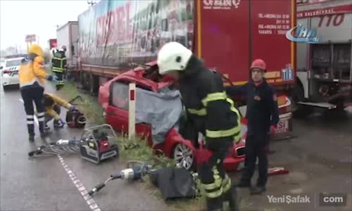 Kayganlaşan Yolda Direksiyon Hakimiyetini Kaybetti: 1 Ölü 1 Yaralı