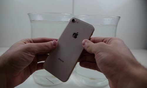 iPhone 8 Ve Samsung Galaxy S8'e Yapılan Tuzlu Su Deneyi