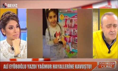 Demet Akalın Lösemi Hastası Yağmur'un Yüzünü Güldürdü 