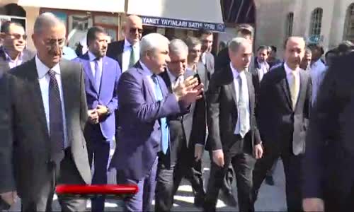 Abdullah Gül Balıklıgöl'de Balıklara Yem Attı 