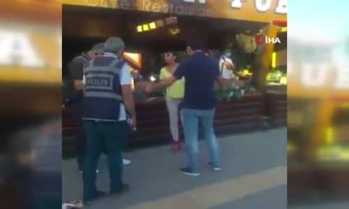 Maske takmamak için polise direnen kadına hemcinsinden görülmemiş tepki... 