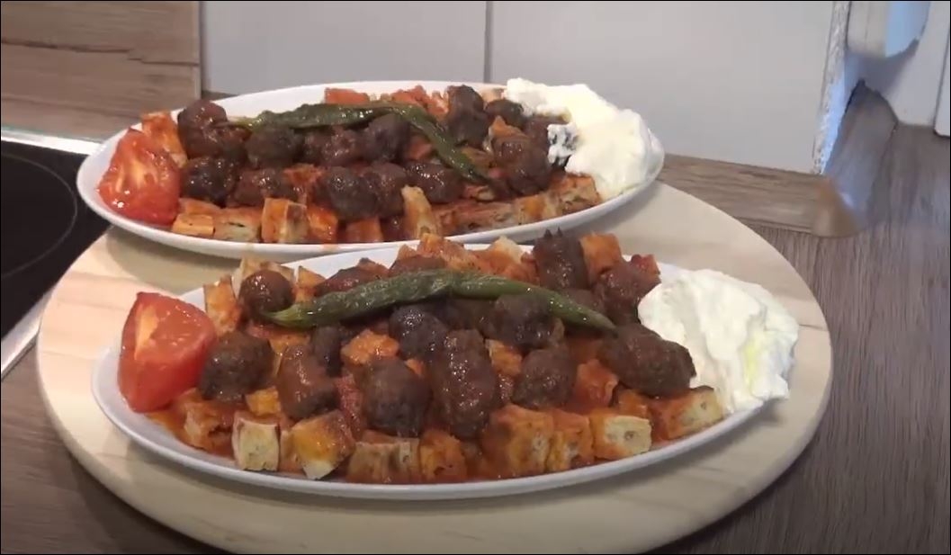 Köfteli İskender Kebab Tarifi 