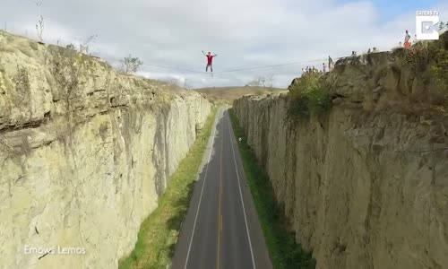 Kara Yolu Üzerinde Slackline Gösterisi