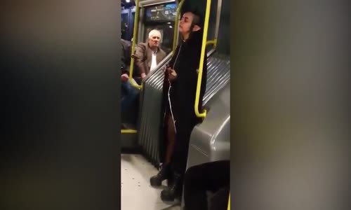 İstanbul Metrobüsünde Elf'lere Benzeyen Kadın