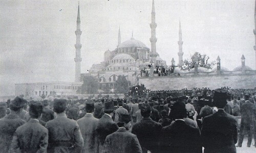 Sultanahmet Mitingi Ve Halide Edip Adıvar'ın Konuşması izle