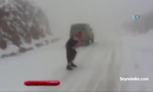 Suudi Arabistan’da Çöle Kar Yağdı