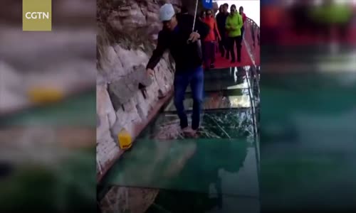 1180 Metre Yükseklikte Turistlere Kamera Şakası