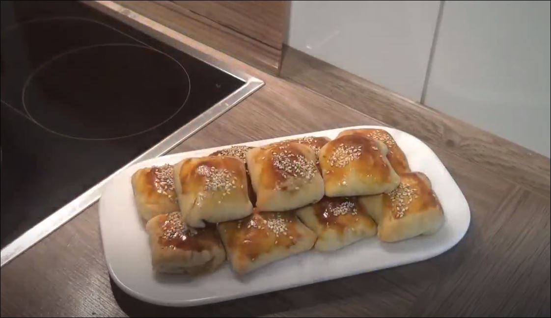 El Açması Kıymalı Bohça Börek Tarifi