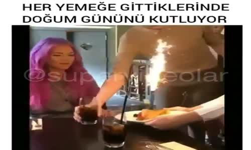 Her Yemeğe Gittiğinde Doğum Günü Kutluyor