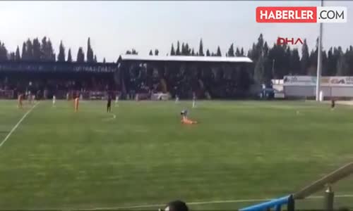 Dili Boğazına Kaçan Futbolcuyu Rakip Takım Masörü Kurtardı