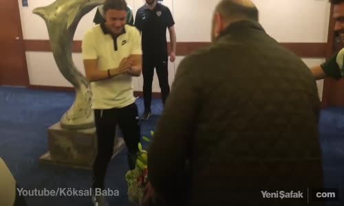 Köksal Baba Bursasporlu Futbolculara Tekme Tokat Daldı