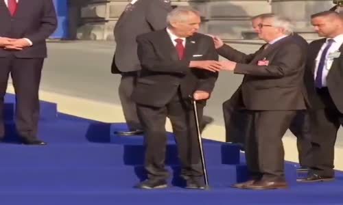 Nato Zirvesine Sarhoş Gelen Jean Claude Juncker