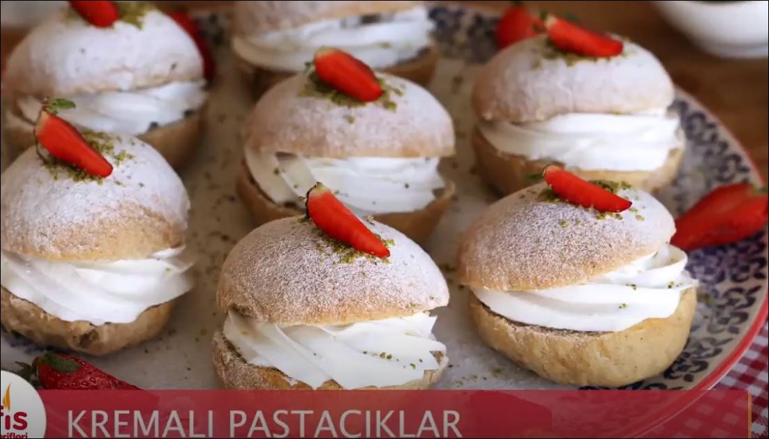 Kremalı Mini Pastacıklar 