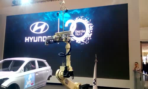 Hyundai Robot Mehter Marşı Gösterisi