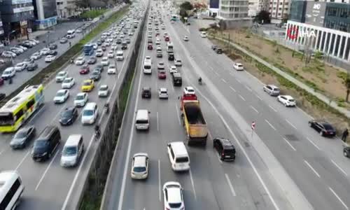 Kısıtlama saati değişti, trafikte yoğunluk erkenden başladı 