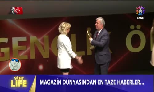 Afra Saraçoğlu, Deniz Baysal, Çağlar Ertuğrul Fazilet Hanım ve Kızları En İyi Dizi Ödülü