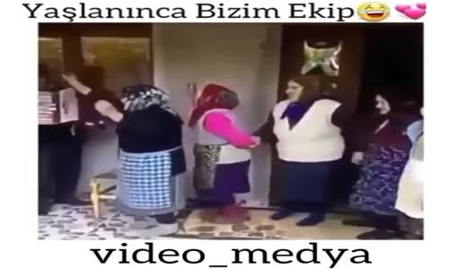 Yaşlılık Kafalarına Vurmuş Teyzeler