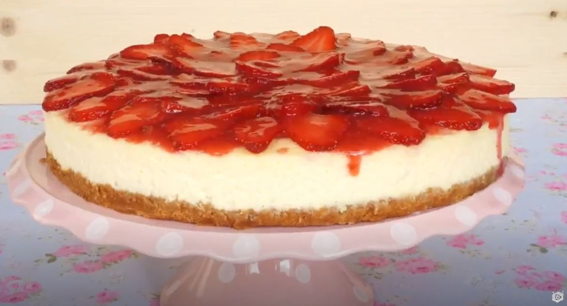 Çilekli Cheesecake Tarifi 