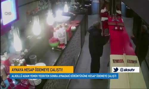 Aynaya Hesap Ödemeye Çalışan Sarhoş Adam