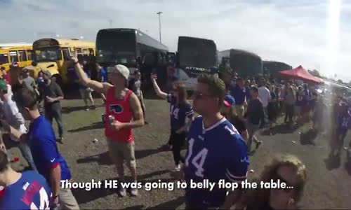 Kız Arkadaşını Kaldırıp Masaya Vuran Buffalo Bills Taraftarı