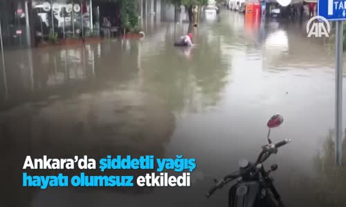 Ankara'da Şiddetli Yağış Hayatı Olumsuz Etkiledi