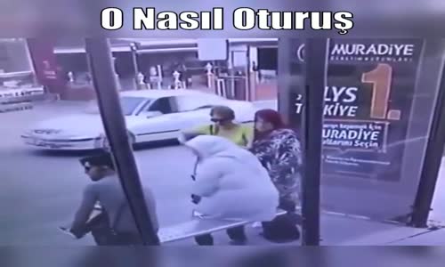 Hayatın Yükünü Kaldıramayan Otobüs Durağı