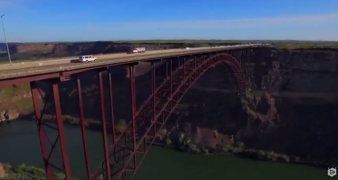 Muhteşem Manzarada Base Jumping