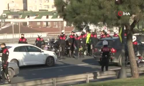 Kaza geçiren motosikletli polisin yardımına meslektaşları koştu