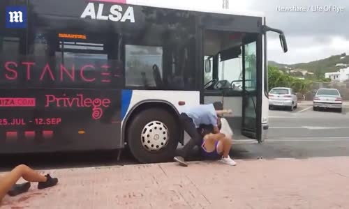 Turist Çift Otobüs Şoförünü Tekme Tokat Dövdü