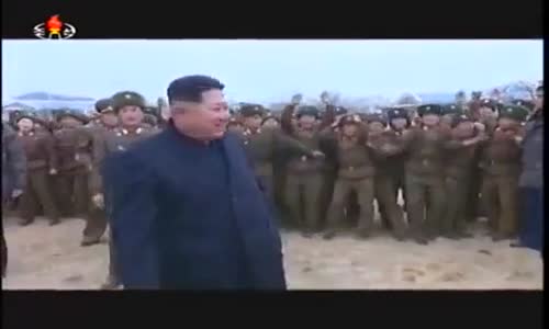 Kim Jong Un'u Görünce  Yerinde Zor Duran Grup