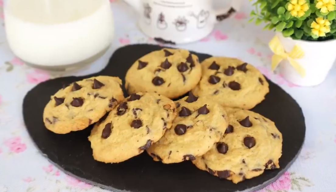 Chocolate Chip Cookie (Damla Çikolatalı Amerikan Kurabiyesi)