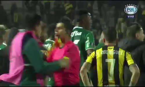 Felipe Melo'nun Rakibine Yumruk Atıp Tüm Sahayı Karıştırması