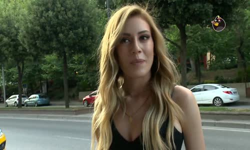 Sinem Kobalın Fahriye Evcenin Kınagecesine Geliş Anı